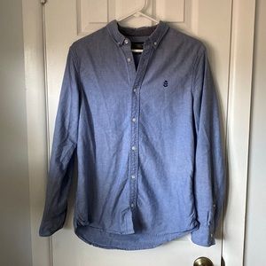 Men’s blue long sleeve shirt